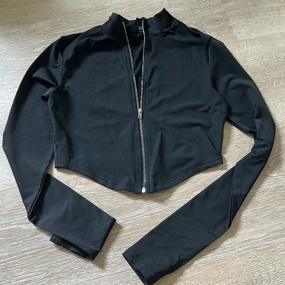 Black crop top long sleeve